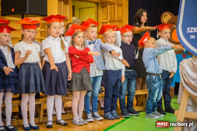 Zdjęcie w galerii na portalu naszraciborz.pl: SP 13 powitała pierwszoklasistów. Miejska inauguracja roku szkolnego 2017/2018 wiadomości z regionu