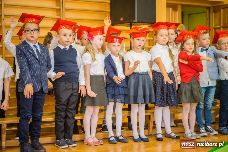 Zdjęcie w galerii na portalu naszraciborz.pl: SP 13 powitała pierwszoklasistów. Miejska inauguracja roku szkolnego 2017/2018 wiadomości z regionu