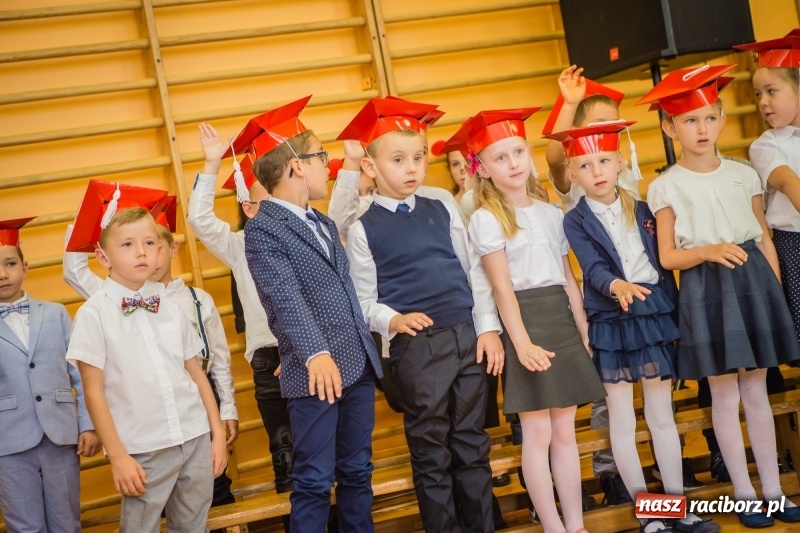 Zdjęcie w galerii na portalu naszraciborz.pl: SP 13 powitała pierwszoklasistów. Miejska inauguracja roku szkolnego 2017/2018 wiadomości z regionu