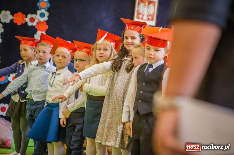 Zdjęcie w galerii na portalu naszraciborz.pl: SP 13 powitała pierwszoklasistów. Miejska inauguracja roku szkolnego 2017/2018 wiadomości z regionu