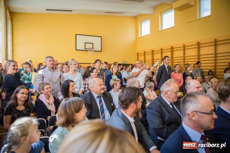 Zdjęcie w galerii na portalu naszraciborz.pl: SP 13 powitała pierwszoklasistów. Miejska inauguracja roku szkolnego 2017/2018 wiadomości z regionu