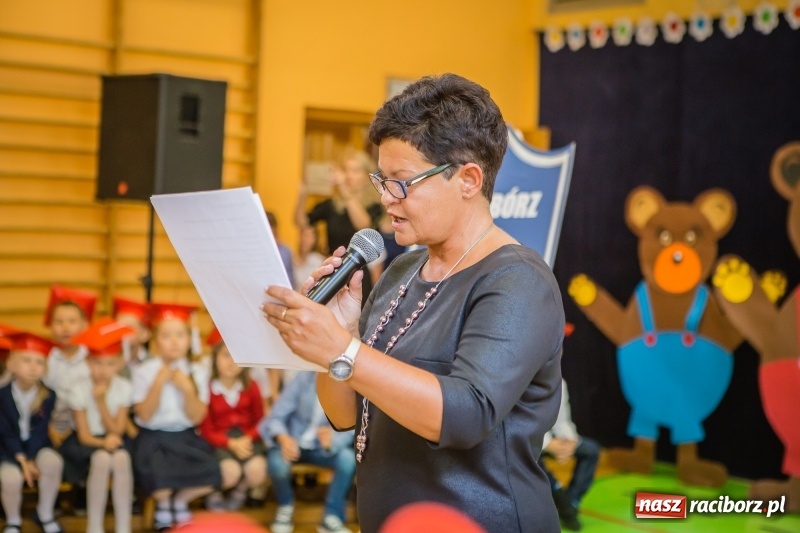 Zdjęcie w galerii na portalu naszraciborz.pl: SP 13 powitała pierwszoklasistów. Miejska inauguracja roku szkolnego 2017/2018 wiadomości z regionu