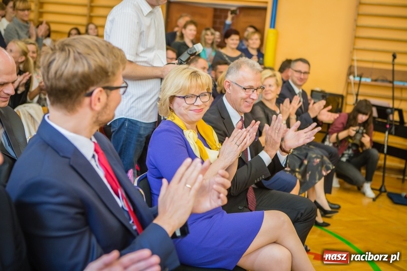 Zdjęcie w galerii na portalu naszraciborz.pl: SP 13 powitała pierwszoklasistów. Miejska inauguracja roku szkolnego 2017/2018 wiadomości z regionu