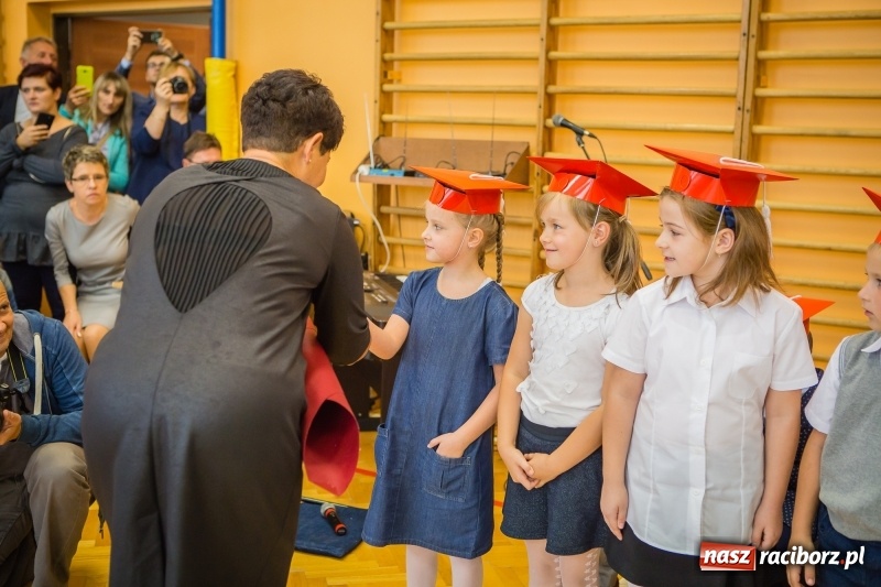 Zdjęcie w galerii na portalu naszraciborz.pl: SP 13 powitała pierwszoklasistów. Miejska inauguracja roku szkolnego 2017/2018 wiadomości z regionu