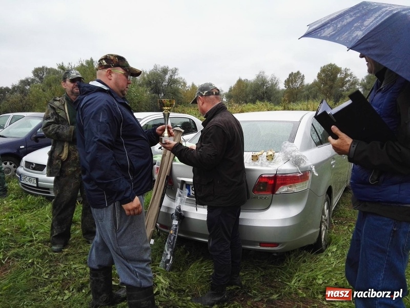 Zdjęcie w galerii na portalu naszraciborz.pl: Deszcz i chłód nie wystraszyły. Łowili o Puchar Wójta Gminy Nędza wiadomości z regionu