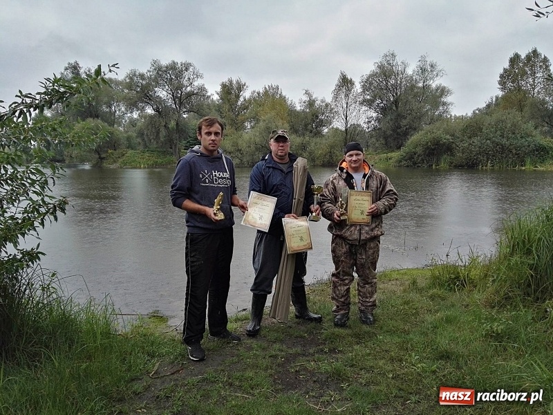 Zdjęcie w galerii na portalu naszraciborz.pl: Deszcz i chłód nie wystraszyły. Łowili o Puchar Wójta Gminy Nędza wiadomości z regionu