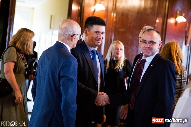 Zdjęcie w galerii na portalu naszraciborz.pl: Powiatowa inauguracja roku szkolnego w I LO wiadomości z regionu