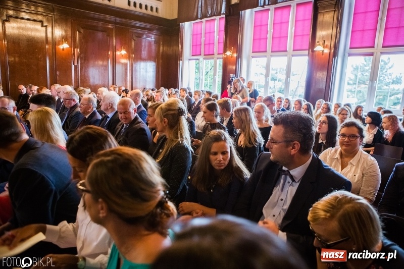 Zdjęcie w galerii na portalu naszraciborz.pl: Powiatowa inauguracja roku szkolnego w I LO wiadomości z regionu