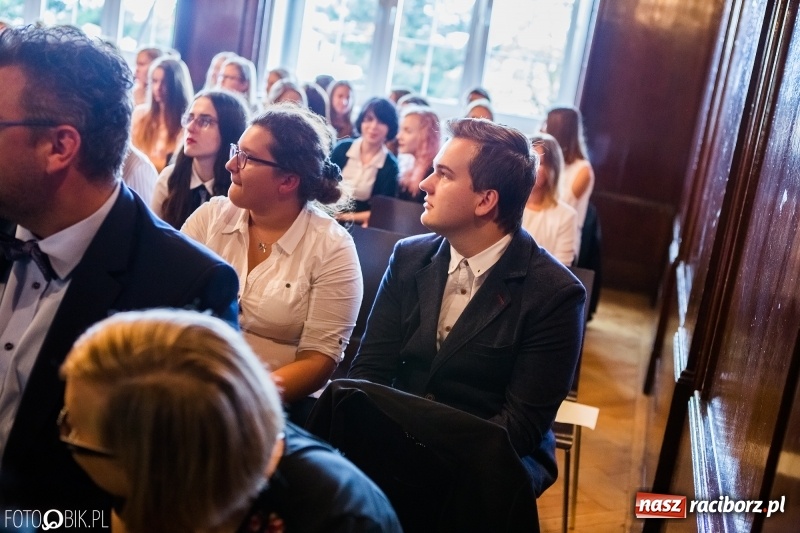 Zdjęcie w galerii na portalu naszraciborz.pl: Powiatowa inauguracja roku szkolnego w I LO wiadomości z regionu
