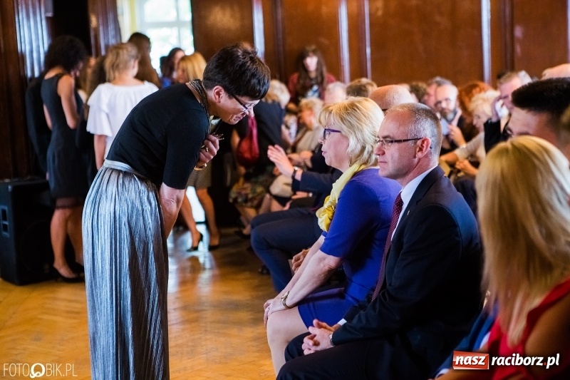 Zdjęcie w galerii na portalu naszraciborz.pl: Powiatowa inauguracja roku szkolnego w I LO wiadomości z regionu