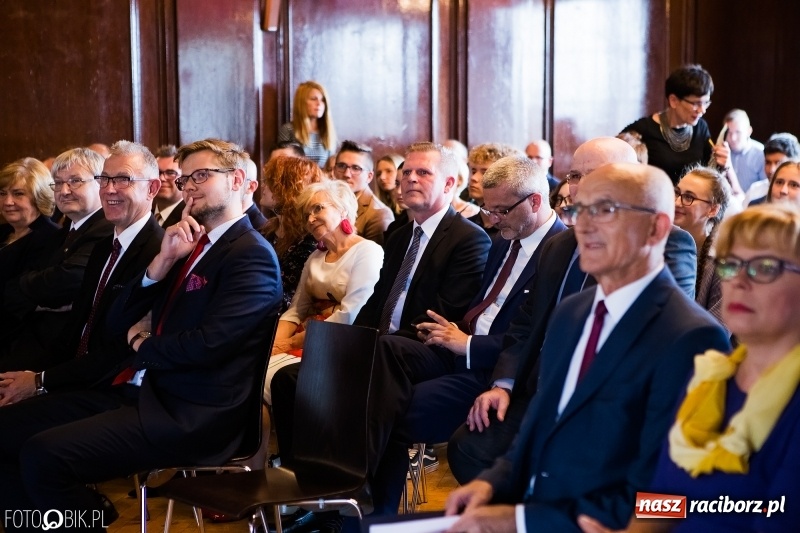 Zdjęcie w galerii na portalu naszraciborz.pl: Powiatowa inauguracja roku szkolnego w I LO wiadomości z regionu