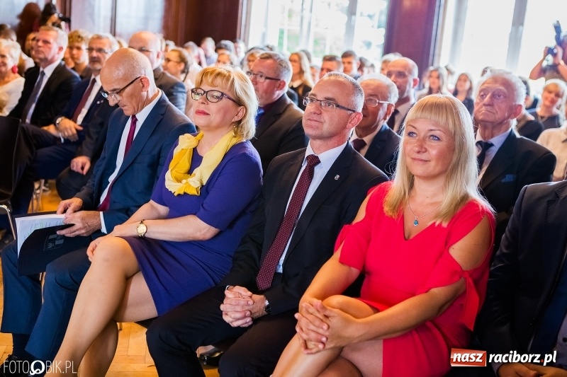 Zdjęcie w galerii na portalu naszraciborz.pl: Powiatowa inauguracja roku szkolnego w I LO wiadomości z regionu