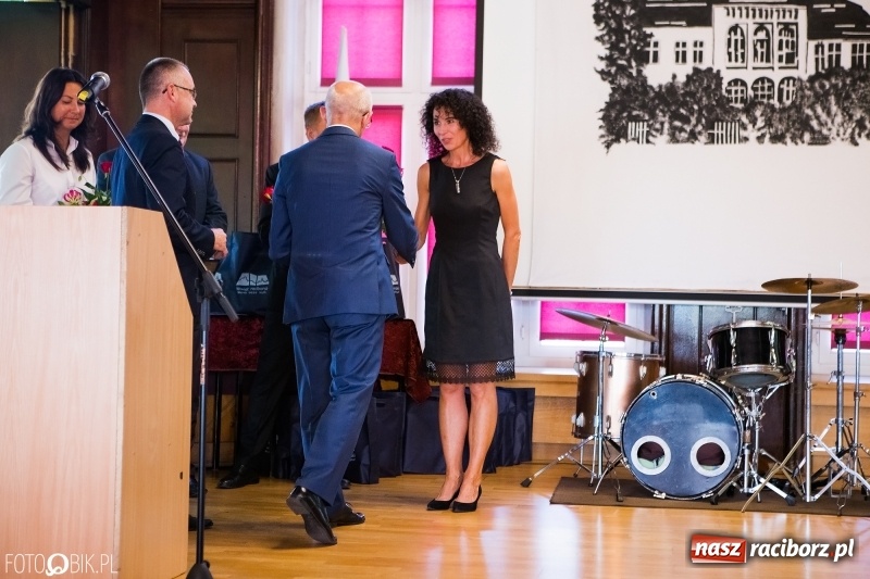 Zdjęcie w galerii na portalu naszraciborz.pl: Powiatowa inauguracja roku szkolnego w I LO wiadomości z regionu