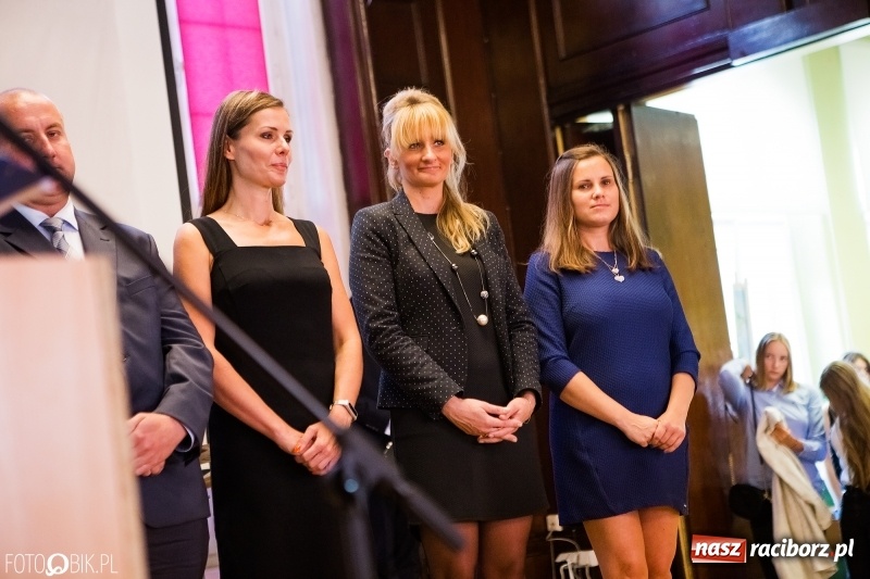 Zdjęcie w galerii na portalu naszraciborz.pl: Powiatowa inauguracja roku szkolnego w I LO wiadomości z regionu