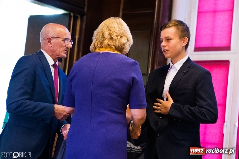 Zdjęcie w galerii na portalu naszraciborz.pl: Powiatowa inauguracja roku szkolnego w I LO wiadomości z regionu