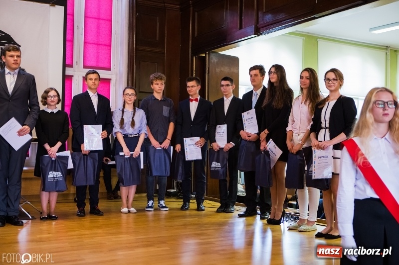Zdjęcie w galerii na portalu naszraciborz.pl: Powiatowa inauguracja roku szkolnego w I LO wiadomości z regionu