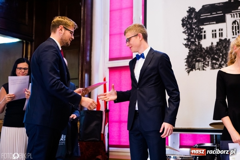 Zdjęcie w galerii na portalu naszraciborz.pl: Powiatowa inauguracja roku szkolnego w I LO wiadomości z regionu