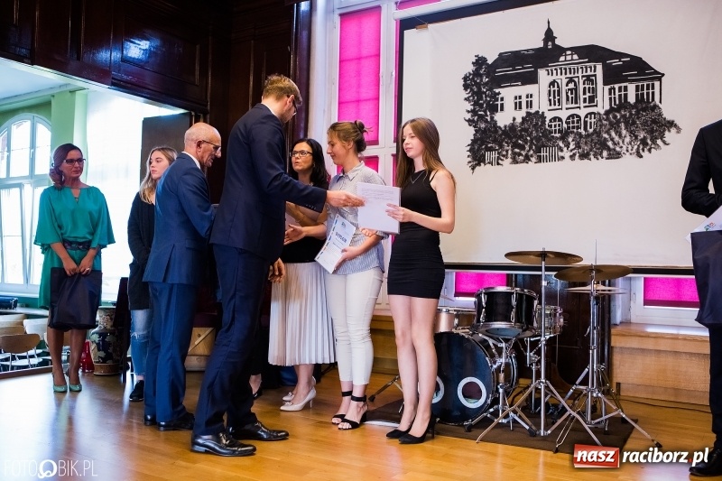 Zdjęcie w galerii na portalu naszraciborz.pl: Powiatowa inauguracja roku szkolnego w I LO wiadomości z regionu