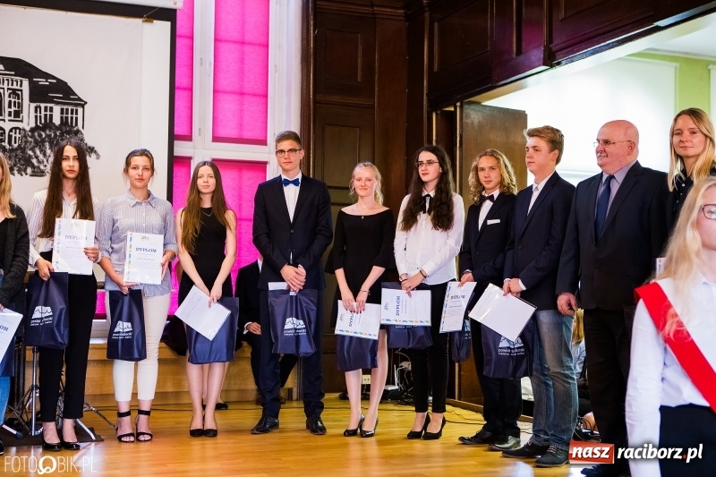 Zdjęcie w galerii na portalu naszraciborz.pl: Powiatowa inauguracja roku szkolnego w I LO wiadomości z regionu