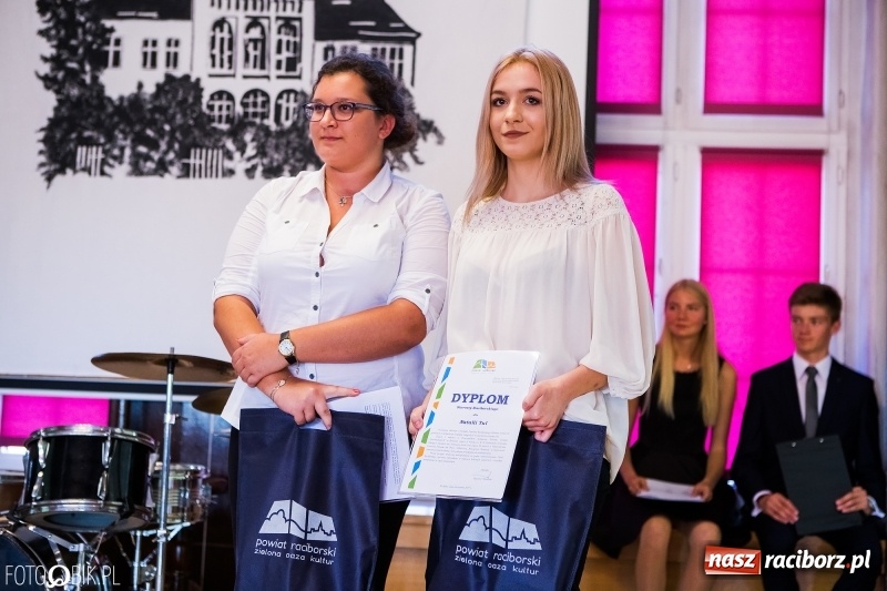 Zdjęcie w galerii na portalu naszraciborz.pl: Powiatowa inauguracja roku szkolnego w I LO wiadomości z regionu