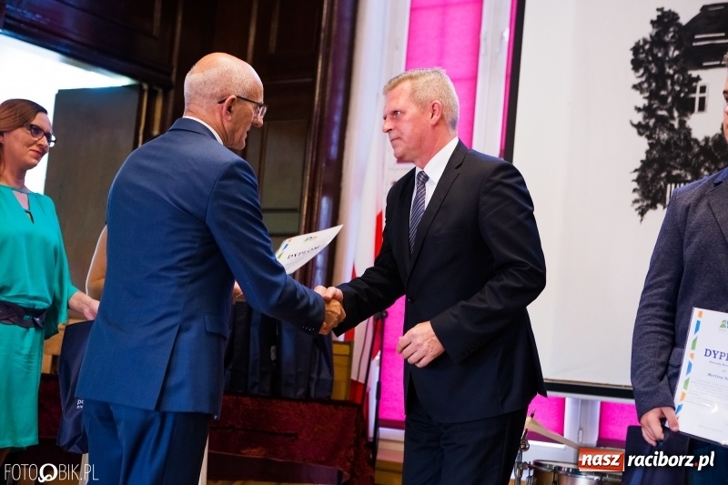 Zdjęcie w galerii na portalu naszraciborz.pl: Powiatowa inauguracja roku szkolnego w I LO wiadomości z regionu