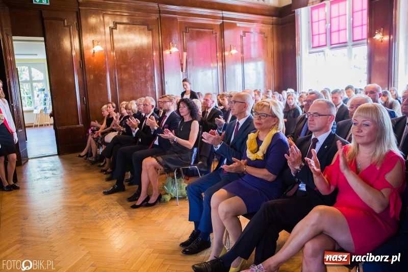 Zdjęcie w galerii na portalu naszraciborz.pl: Powiatowa inauguracja roku szkolnego w I LO wiadomości z regionu