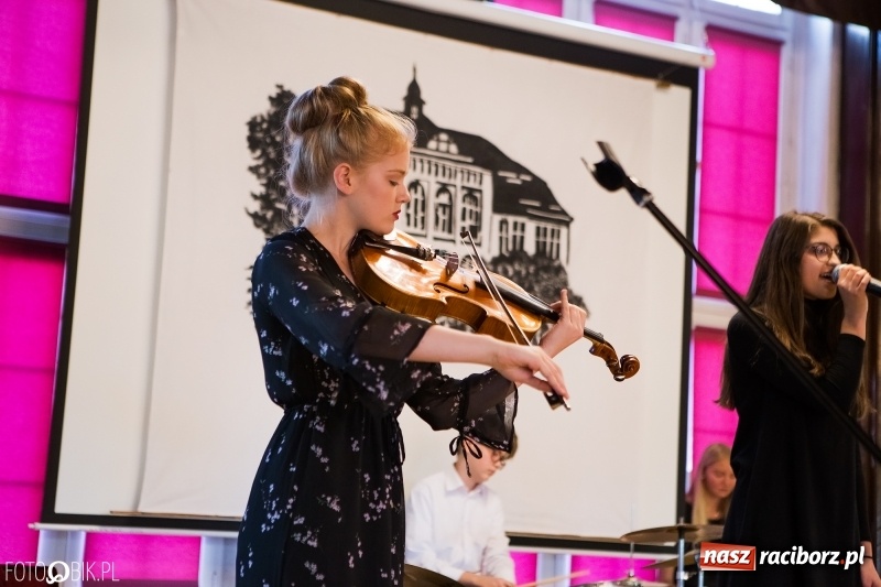 Zdjęcie w galerii na portalu naszraciborz.pl: Powiatowa inauguracja roku szkolnego w I LO wiadomości z regionu