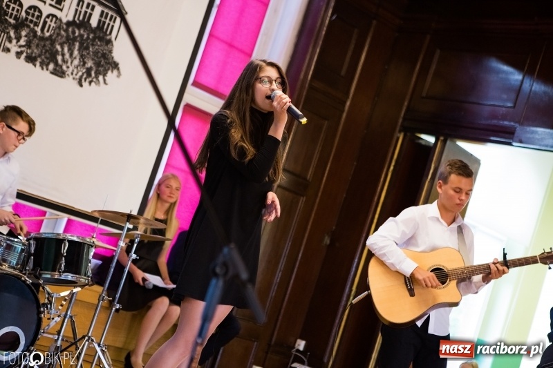 Zdjęcie w galerii na portalu naszraciborz.pl: Powiatowa inauguracja roku szkolnego w I LO wiadomości z regionu