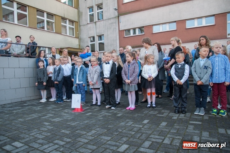 Zdjęcie w galerii na portalu naszraciborz.pl: SP18 rozpoczęła rok szkolny w dużo większym składzie wiadomości z regionu