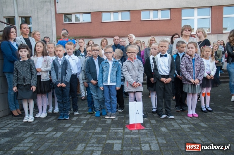 Zdjęcie w galerii na portalu naszraciborz.pl: SP18 rozpoczęła rok szkolny w dużo większym składzie wiadomości z regionu