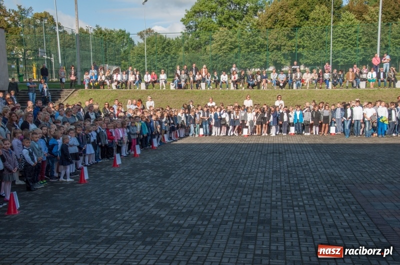 Zdjęcie w galerii na portalu naszraciborz.pl: SP18 rozpoczęła rok szkolny w dużo większym składzie wiadomości z regionu
