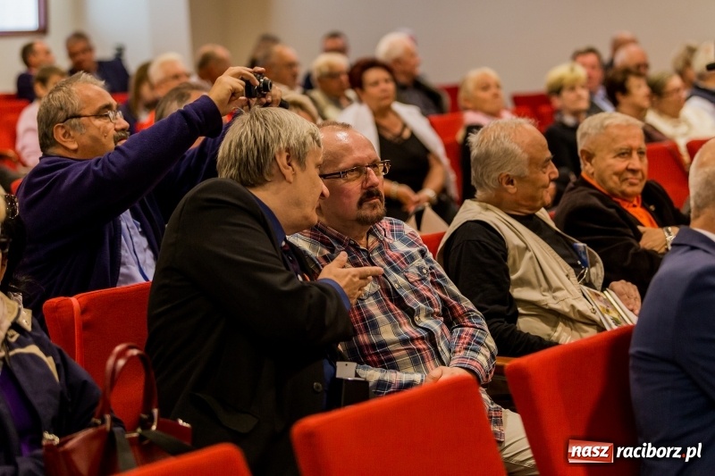 Zdjęcie w galerii na portalu naszraciborz.pl: Niemal pełna sala na spotkaniu z Bronisławem Komorowskim  wiadomości z regionu