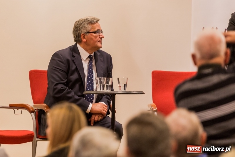 Zdjęcie w galerii na portalu naszraciborz.pl: Niemal pełna sala na spotkaniu z Bronisławem Komorowskim  wiadomości z regionu