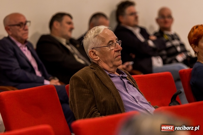 Zdjęcie w galerii na portalu naszraciborz.pl: Niemal pełna sala na spotkaniu z Bronisławem Komorowskim  wiadomości z regionu