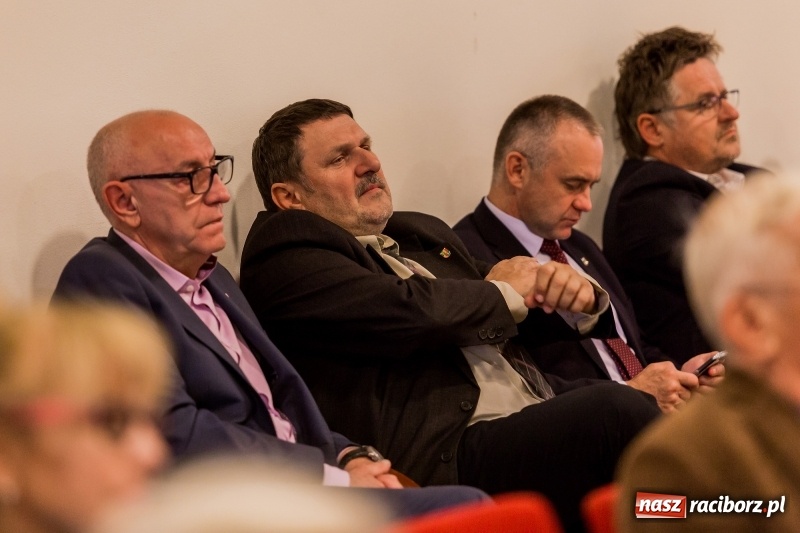 Zdjęcie w galerii na portalu naszraciborz.pl: Niemal pełna sala na spotkaniu z Bronisławem Komorowskim  wiadomości z regionu