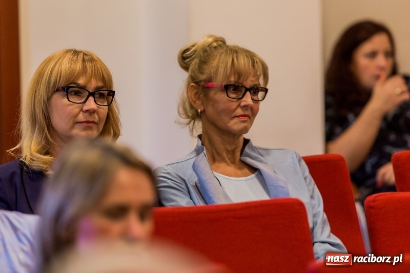 Zdjęcie w galerii na portalu naszraciborz.pl: Niemal pełna sala na spotkaniu z Bronisławem Komorowskim  wiadomości z regionu