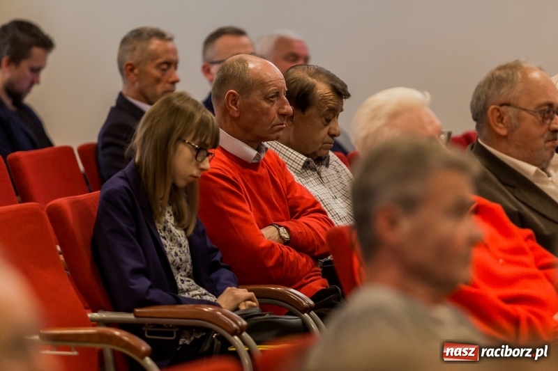 Zdjęcie w galerii na portalu naszraciborz.pl: Niemal pełna sala na spotkaniu z Bronisławem Komorowskim  wiadomości z regionu