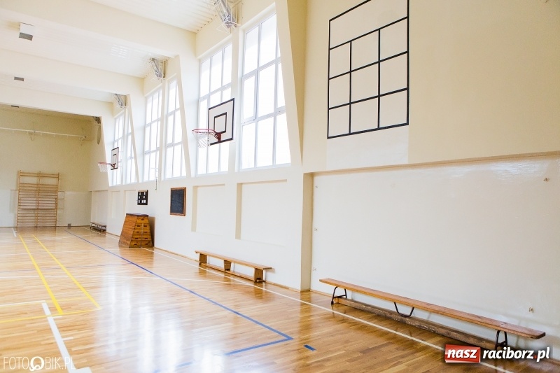 Zdjęcie w galerii na portalu naszraciborz.pl: Odremontowana sala gimnastyczna ZSO nr 1 oficjalnie otwarta  wiadomości z regionu