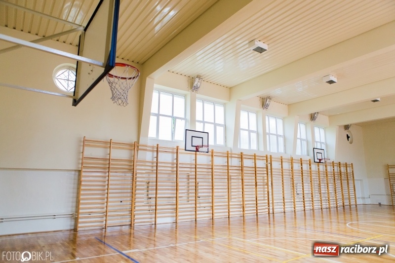 Zdjęcie w galerii na portalu naszraciborz.pl: Odremontowana sala gimnastyczna ZSO nr 1 oficjalnie otwarta  wiadomości z regionu