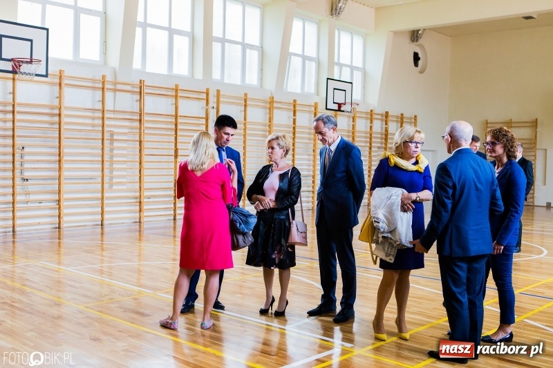 Zdjęcie w galerii na portalu naszraciborz.pl: Odremontowana sala gimnastyczna ZSO nr 1 oficjalnie otwarta  wiadomości z regionu