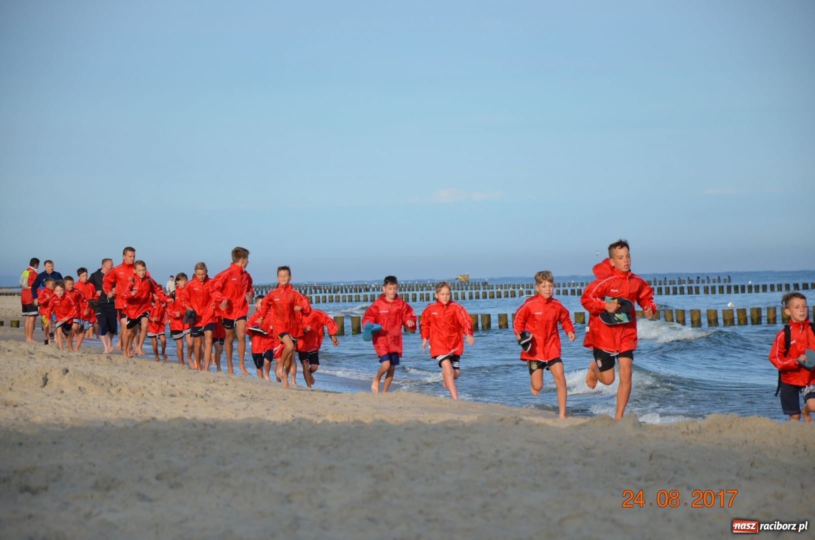 Zdjęcie w galerii na portalu naszraciborz.pl: Przygotowania młodzieży LKS Tworków na obozie w Rewalu wiadomości z regionu