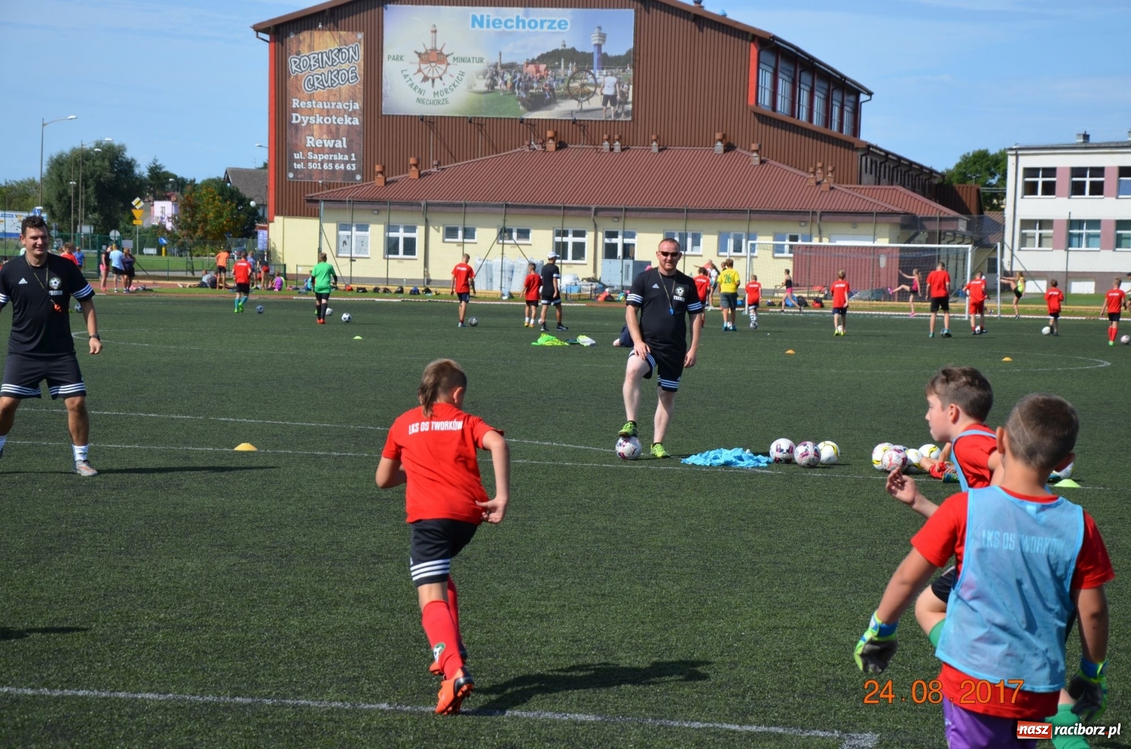 Zdjęcie w galerii na portalu naszraciborz.pl: Przygotowania młodzieży LKS Tworków na obozie w Rewalu wiadomości z regionu