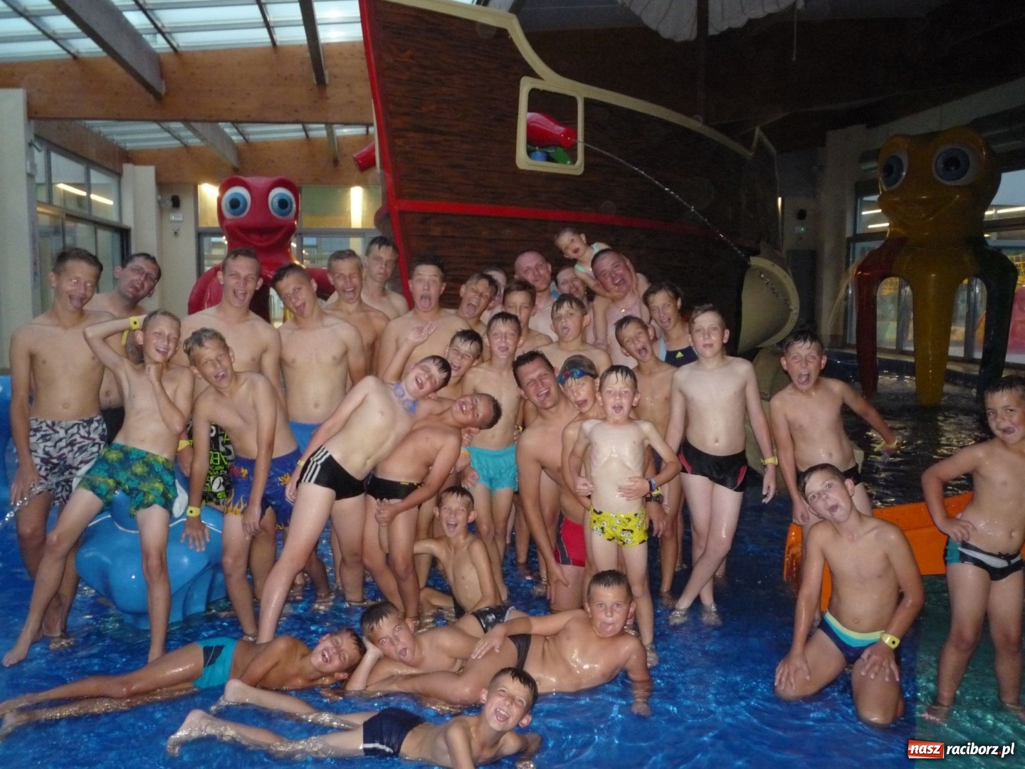 Zdjęcie w galerii na portalu naszraciborz.pl: Przygotowania młodzieży LKS Tworków na obozie w Rewalu wiadomości z regionu