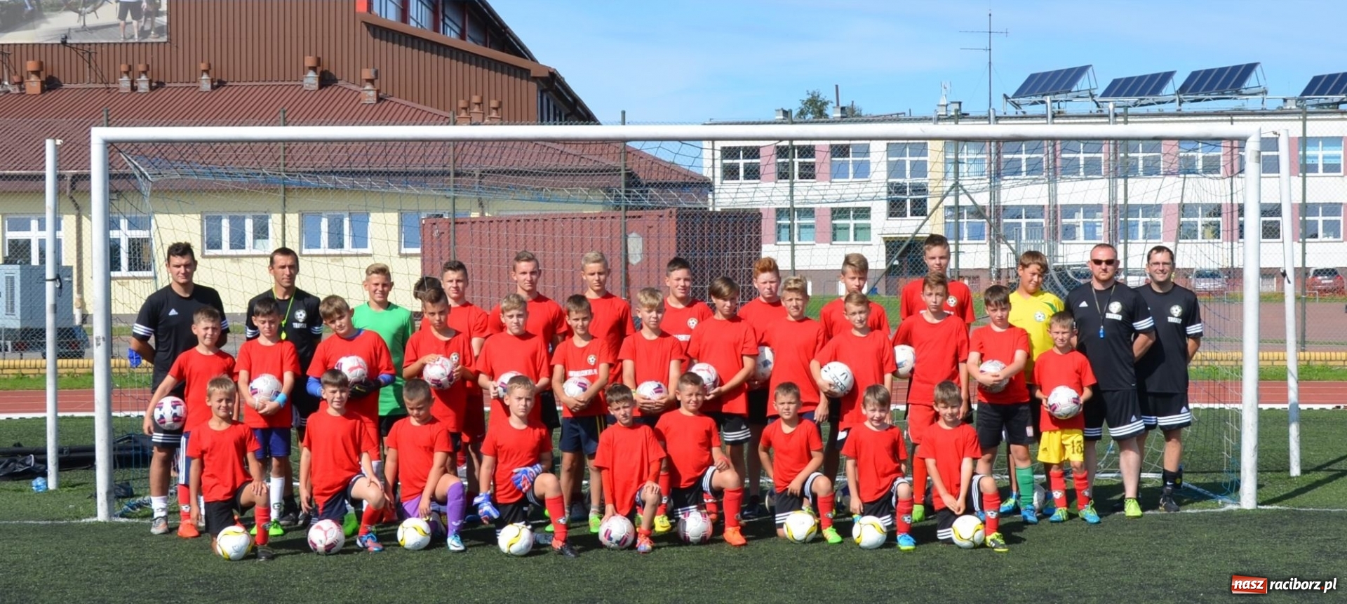 Zdjęcie w galerii na portalu naszraciborz.pl: Przygotowania młodzieży LKS Tworków na obozie w Rewalu wiadomości z regionu