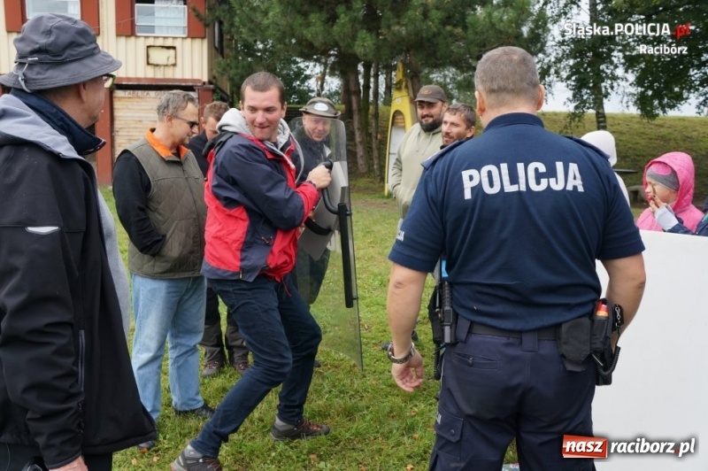 Zdjęcie w galerii na portalu naszraciborz.pl: Piknik rodzinny w Chałupkach z udziałem raciborskich policjantów wiadomości z regionu