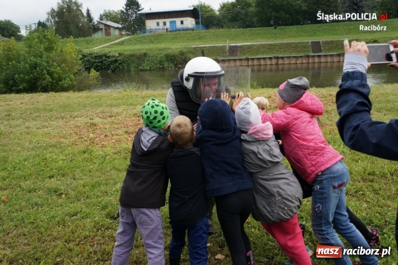 Zdjęcie w galerii na portalu naszraciborz.pl: Piknik rodzinny w Chałupkach z udziałem raciborskich policjantów wiadomości z regionu