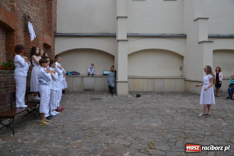 Zdjęcie w galerii na portalu naszraciborz.pl: I AM – Jestem - finał działań artystycznych podsumowano na Zamku Piastowskim wiadomości z regionu