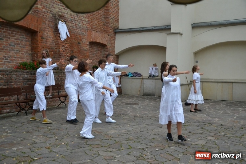 Zdjęcie w galerii na portalu naszraciborz.pl: I AM – Jestem - finał działań artystycznych podsumowano na Zamku Piastowskim wiadomości z regionu