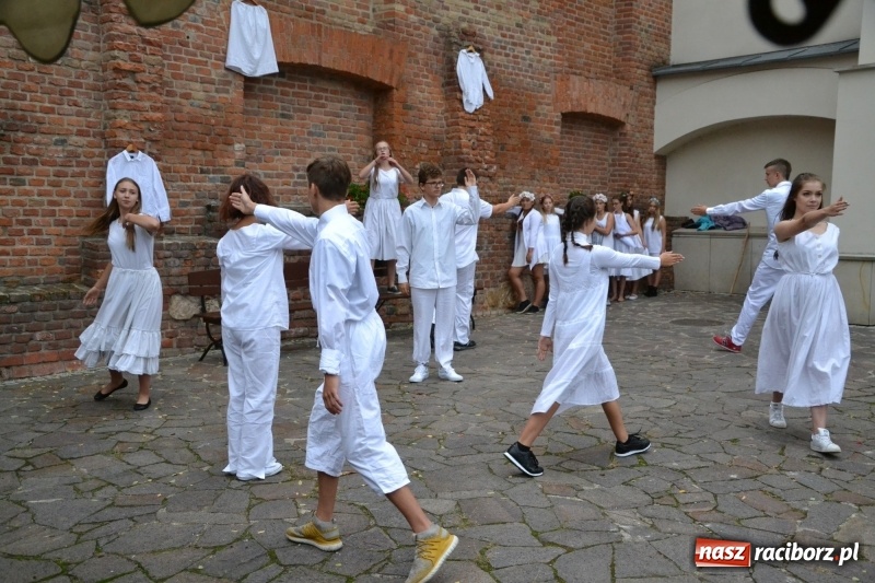 Zdjęcie w galerii na portalu naszraciborz.pl: I AM – Jestem - finał działań artystycznych podsumowano na Zamku Piastowskim wiadomości z regionu