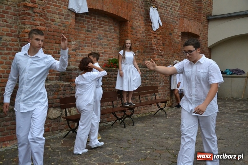 Zdjęcie w galerii na portalu naszraciborz.pl: I AM – Jestem - finał działań artystycznych podsumowano na Zamku Piastowskim wiadomości z regionu